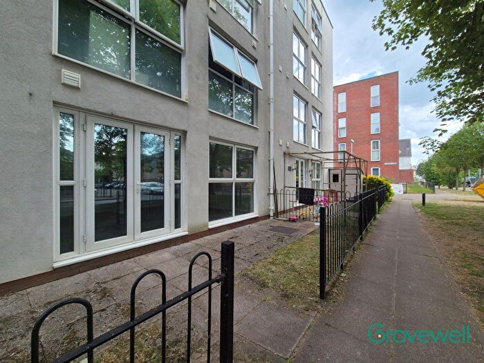 1 Bedroom Flat To Rent In Green View, Salford, M7