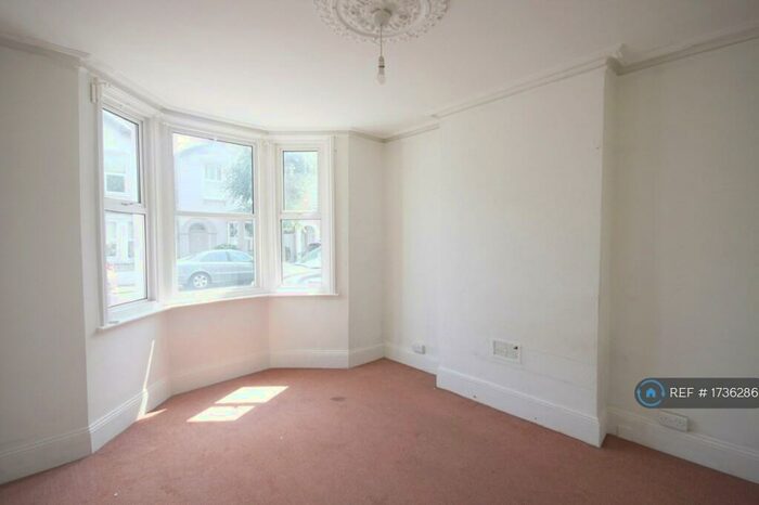 4 Bedroom Detached House To Rent In Caversham Road, Kingston Upon Thames, KT1