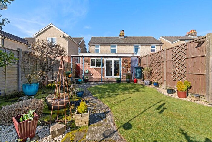 3 Bedroom Semi-Detached House For Sale In Princes Road, Petersfield, GU32
