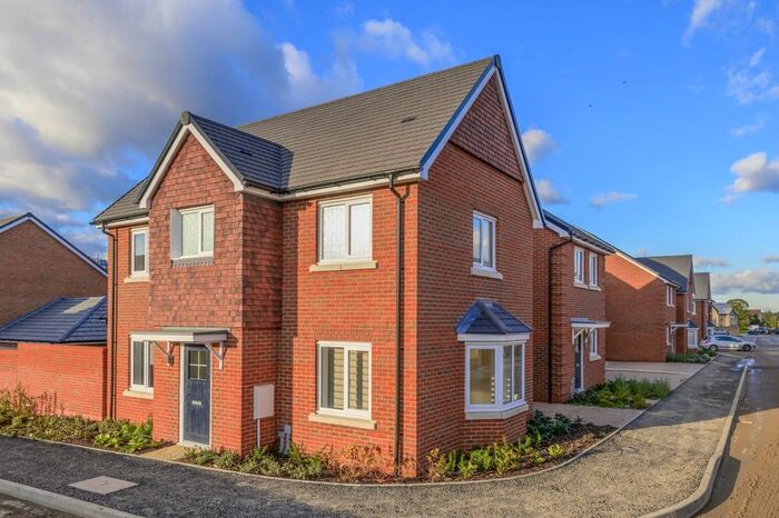 3 Bedroom Detached House To Rent In Masar Close, Epsom, KT19