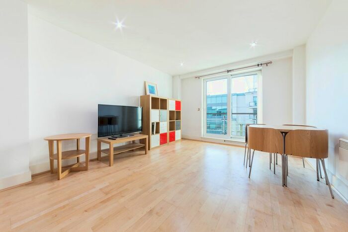2 Bedroom Flat To Rent In Drake House, St. George Wharf, Vauxhall, London, SW8