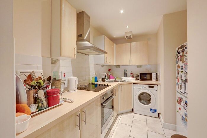 2 Bedroom Flat For Sale In Desvignes Drive, Hither Green, London, SE13