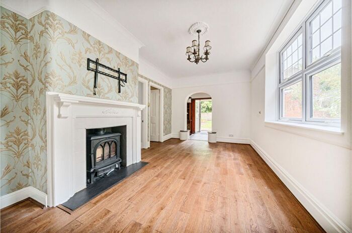 3 Bedroom Detached House For Sale In Boyces Hill, Newington, ME9
