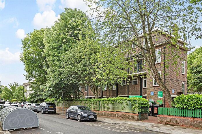 2 Bedroom Maisonette To Rent In Shelley Court, London, N4