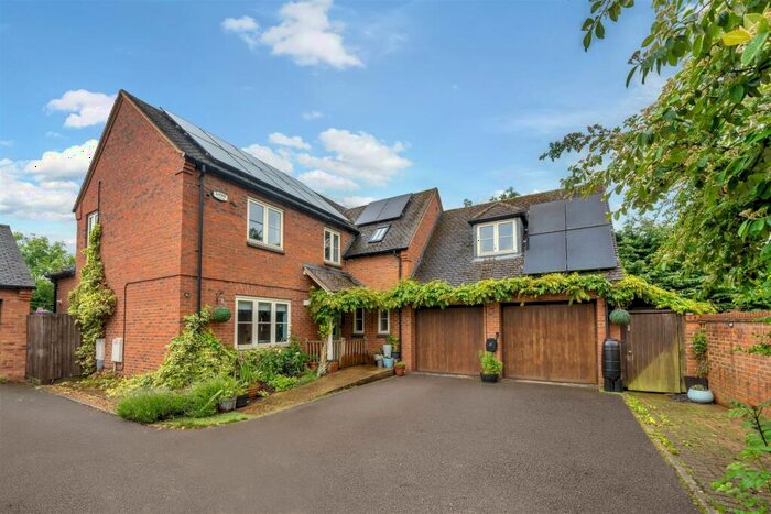 4 Bedroom Detached House For Sale In Spring Holme, Riseley, Bedford, MK44