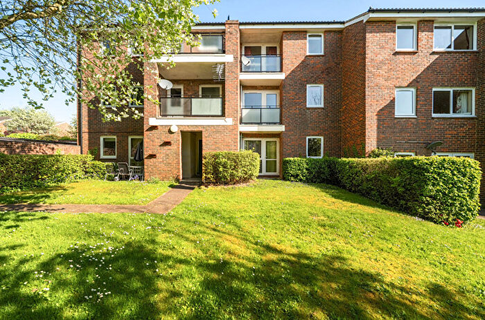 1 Bedroom Flat For Sale In Elder Close, Winchester, Hampshire, SO22