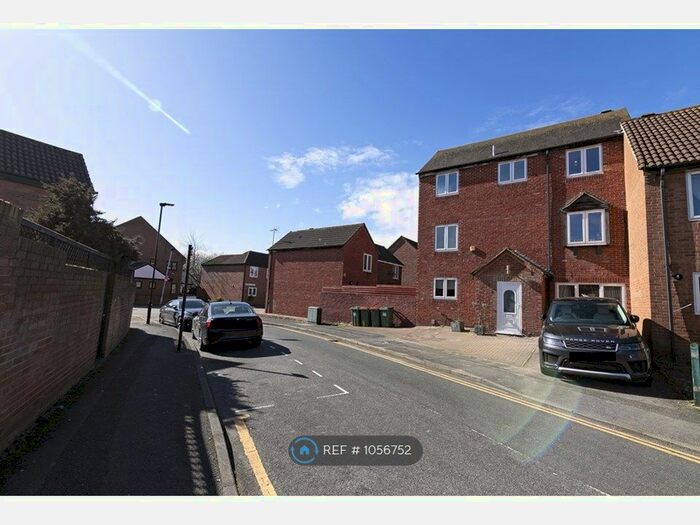 5 Bedroom Semi-Detached House To Rent In Linton Gardens, London, E6