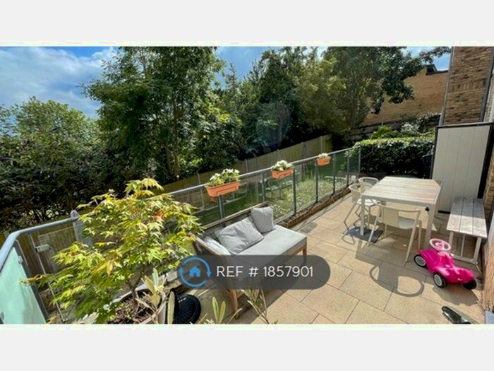 2 Bedroom Flat To Rent In Brockley Park, London, SE23