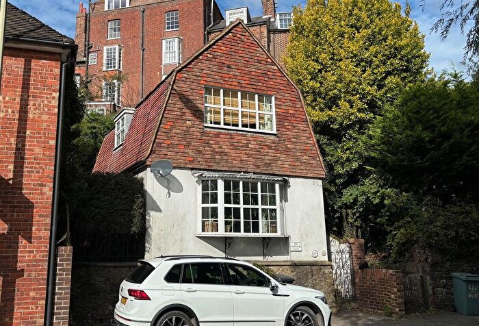2 Bedroom Property For Sale In Fishmarket Road, Rye, TN31