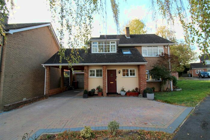 4 Bedroom Detached House To Rent In Yarnton Close, Emmer Green, Reading, RG4