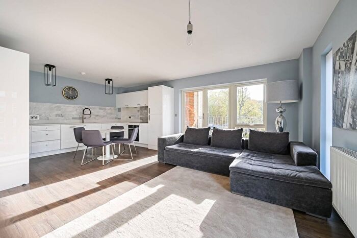 2 Bedroom Flat To Rent In St Clements Avenue, Bow, London, E3