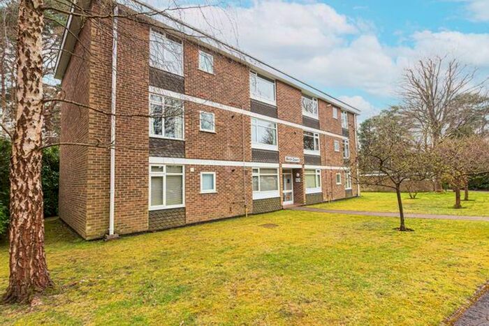2 Bedroom Flat To Rent In Birchside, Crowthorne RG45