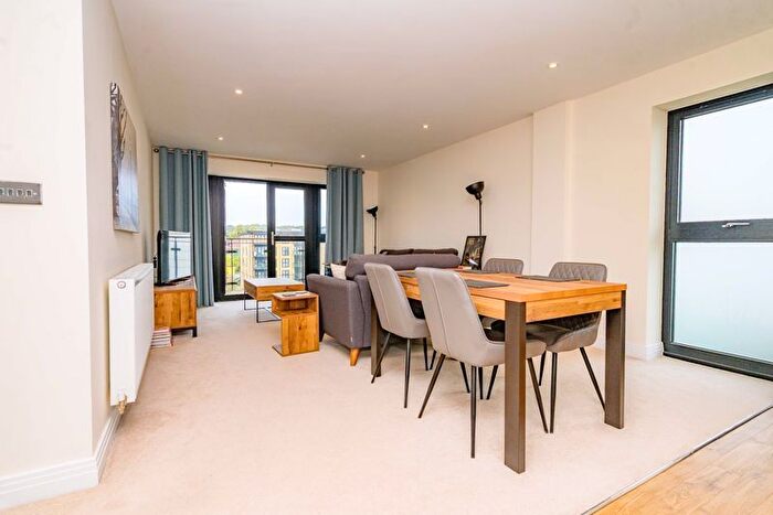 2 Bedroom Flat For Sale In Bessemer Road, Welwyn Garden City, AL7