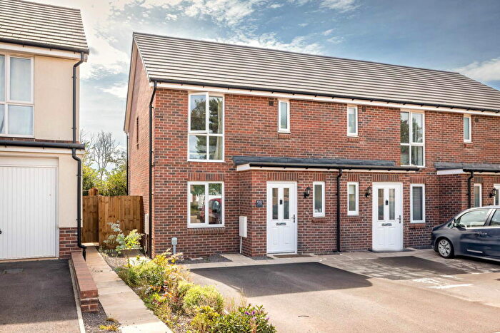 3 Bedroom End Of Terrace House To Rent In Kingfisher Drive, Lydney, FL15