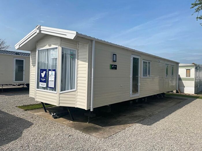 2 Bedroom Mobile/park Home For Sale In Easton Road, Bridlington, YO16