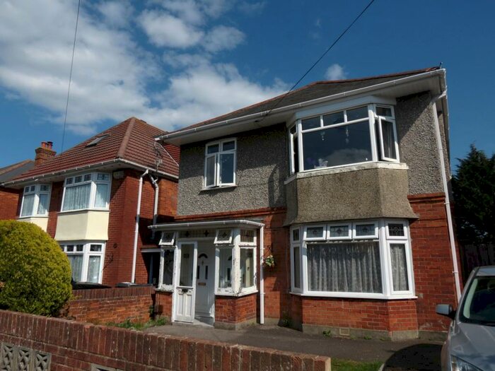 2 Bedroom Flat To Rent In Bedroom Ground Floor Flat In Winton, BH9