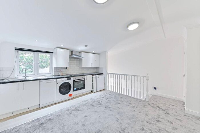 1 Bedroom Flat For Sale In Brookhill Road, Woolwich, London, SE18