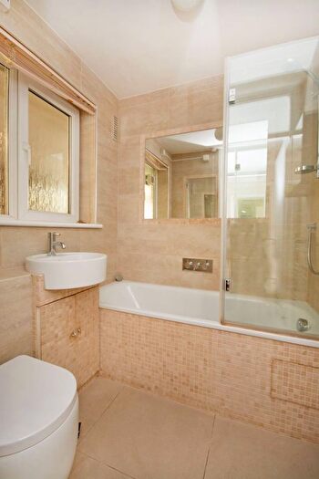 1 Bedroom Flat For Sale In Estcourt Road, Fulham, London, SW6