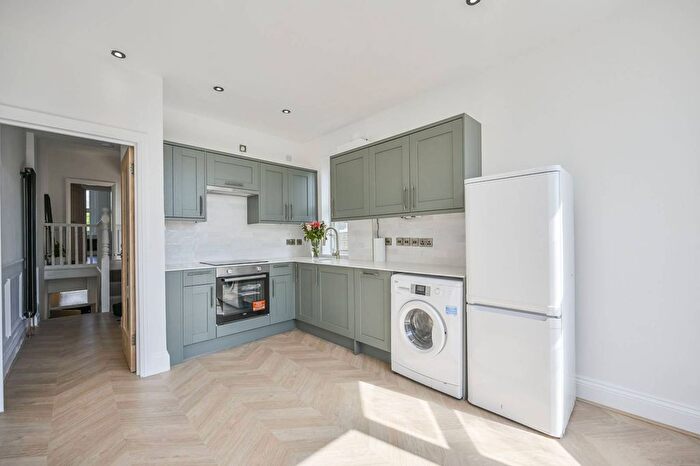 2 Bedroom Flat For Sale In Keston Road, Tottenham, London, N17