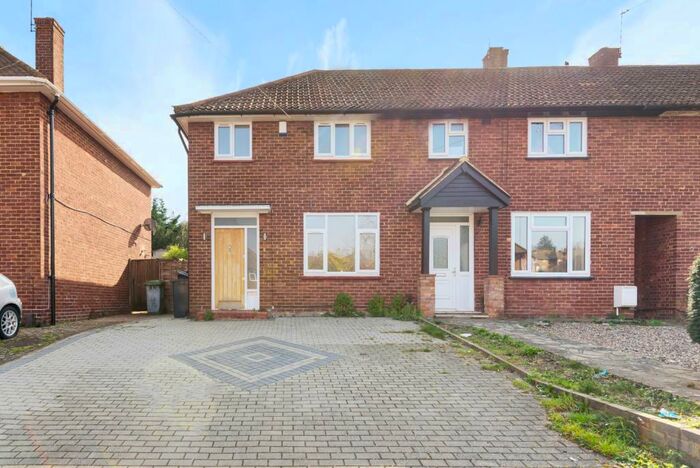 3 Bedroom Semi-Detached House To Rent In Leith Hill Orpington, BR5