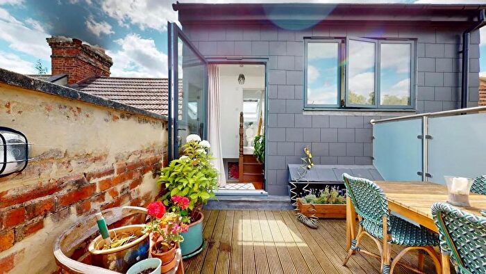 3 Bedroom Flat To Rent In Harley Road, London, NW10