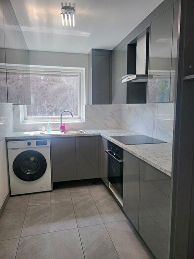 2 Bedroom Flat To Rent In Blackthorn Court, Southall, UB1