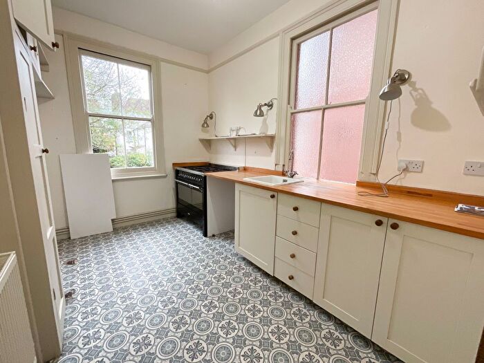 3 Bedroom Flat To Rent In Cobham Road, Westcliff-On-Sea, SS0