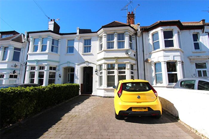 2 Bedroom Apartment To Rent In Seaforth Road, Westcliff-on-Sea, Essex, SS0