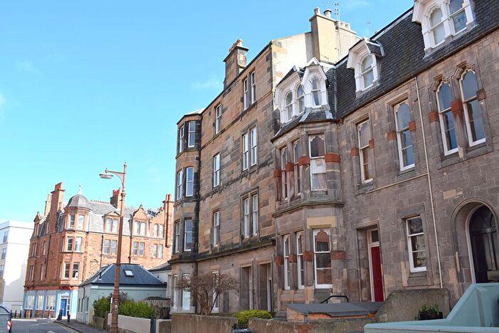 4 Bedroom Flat To Rent In Bath Street, Edinburgh, EH15