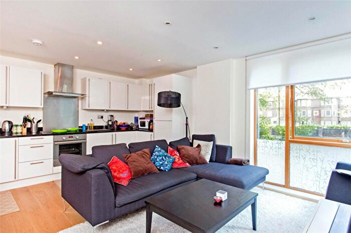 2 Bedroom Flat To Rent In Roden Court, N6