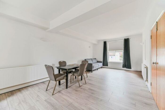 3 Bedroom Flat To Rent In Alexandra Road, Croydon, CR0