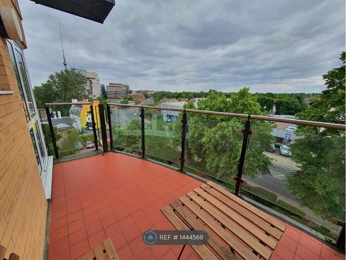 2 Bedroom Flat To Rent In Sparkes Close, Bromley, BR2