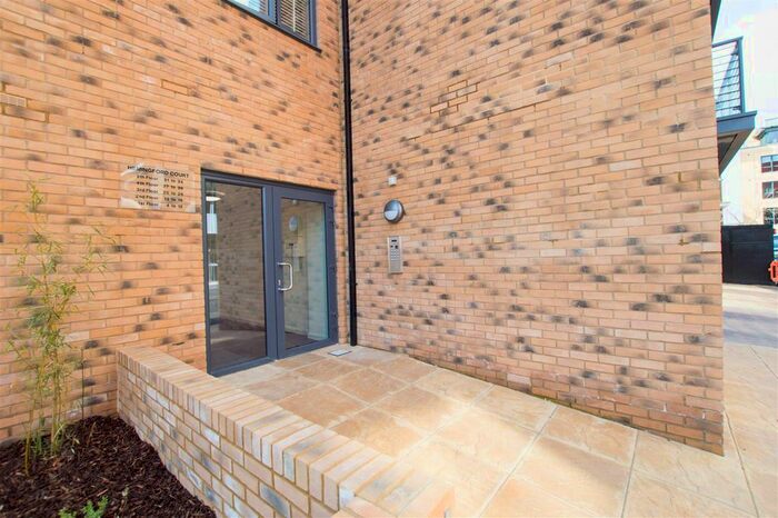 1 Bedroom Flat To Rent In Gartlet Road, Watford, WD17