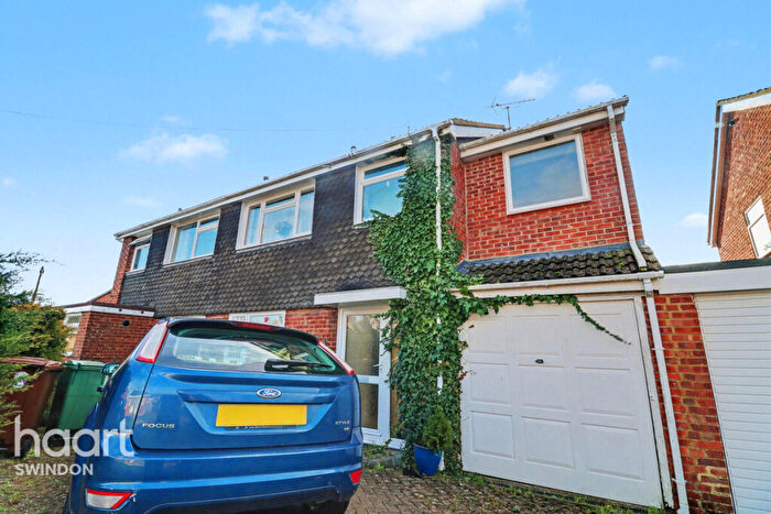 4 Bedroom Semi-Detached House For Sale In Gainsborough Avenue, Swindon, SN4