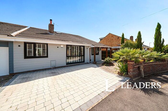 4 Bedroom Bungalow For Sale In Willow Tree Gardens, Fareham, Hampshire, PO14