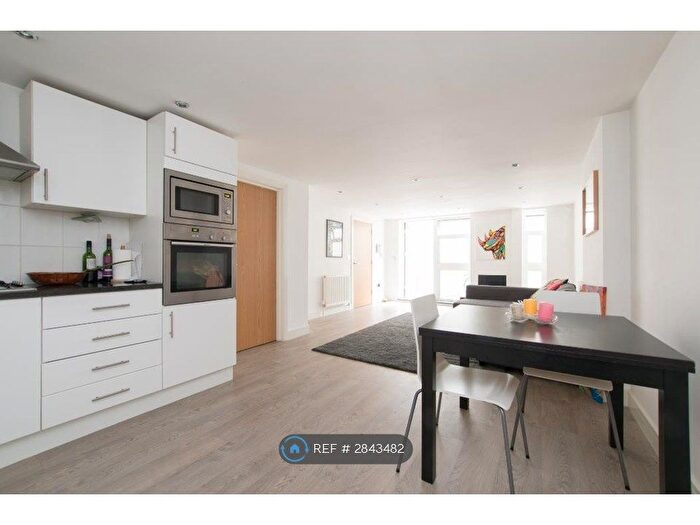 1 Bedroom Flat To Rent In Cecilia Road, London, E8