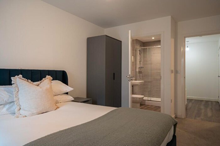 2 Bedroom Flat To Rent In Flat, Marina Place, Birmingham, B16