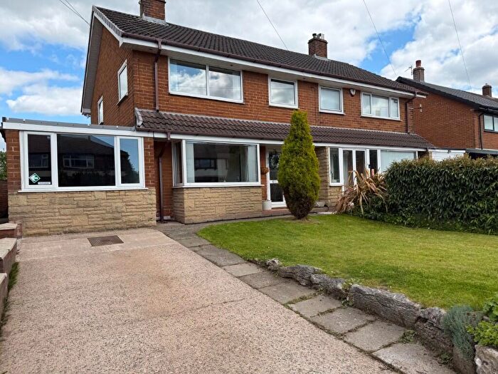 4 Bedroom Semi Detached House For Sale In Canberra Road, Leyland, Lancashire, PR25