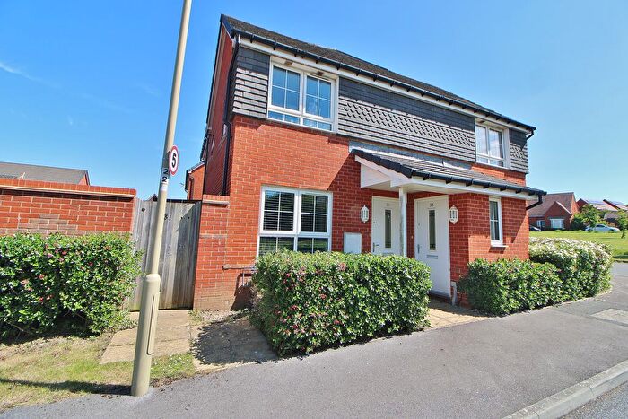 1 Bedroom Flat For Sale In Cornflower Gardens, Clanfield, PO8