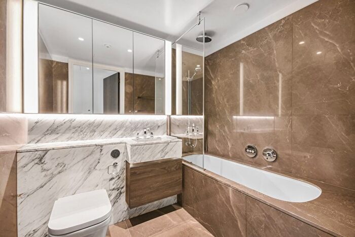2 Bedroom Flat To Rent In Carnation Way, London, SW8