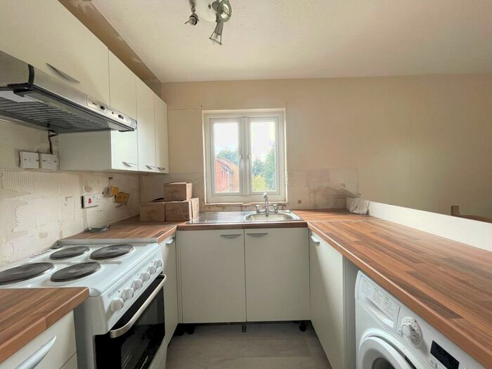 1 Bedroom Flat To Rent In Armstrong Close, RM8