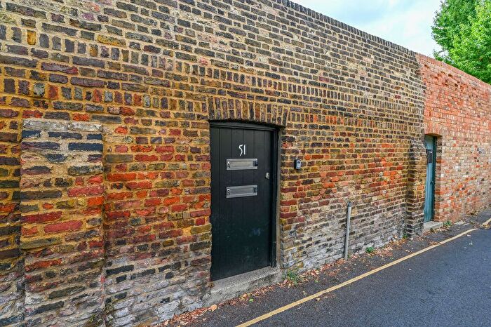 1 Bedroom Maisonette To Rent In British Grove, Chiswick, Stamford Brook, W4