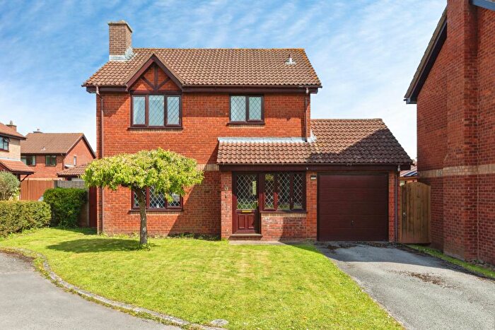 4 Bedroom Detached House For Sale In Foxglove Close, Thornbury, BS35