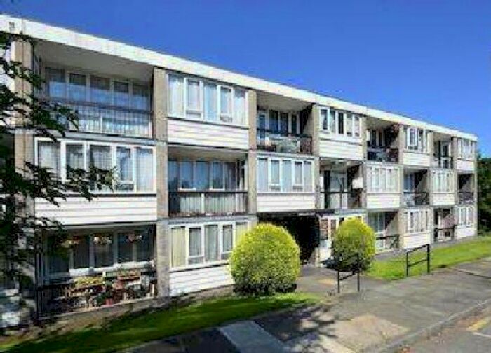 Studio To Rent In Ashbourne Close, London, N12