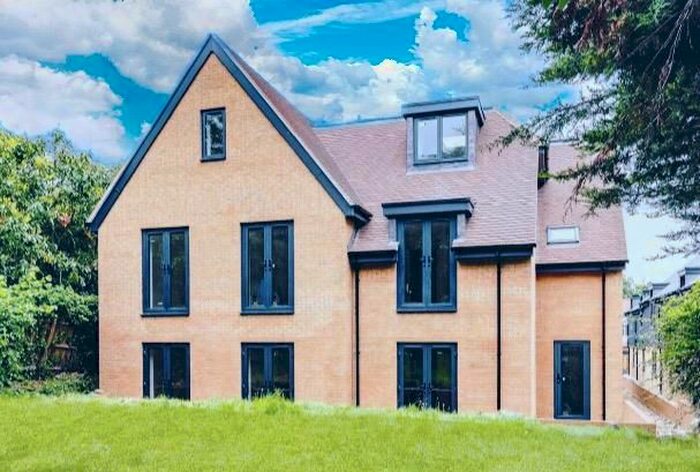 2 Bedroom Property To Rent In Eynsham Road, Botley, Oxford, OX2