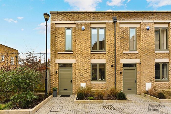 2 Bedroom Property For Sale In Krupa Mews, Limehouse, E14