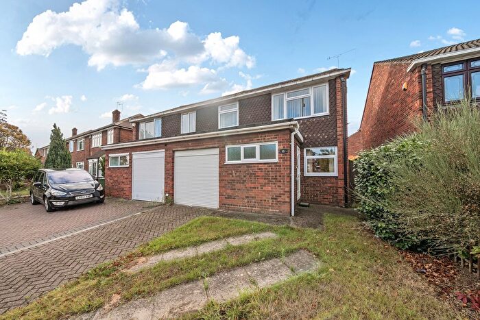 3 Bedroom Semi-Detached House For Sale In Bexley Road, Erith, DA8