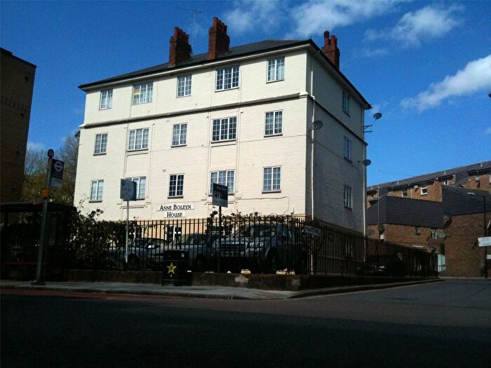 3 Bedroom Flat To Rent In Anne Boleyn House, Prusom Street, E1W