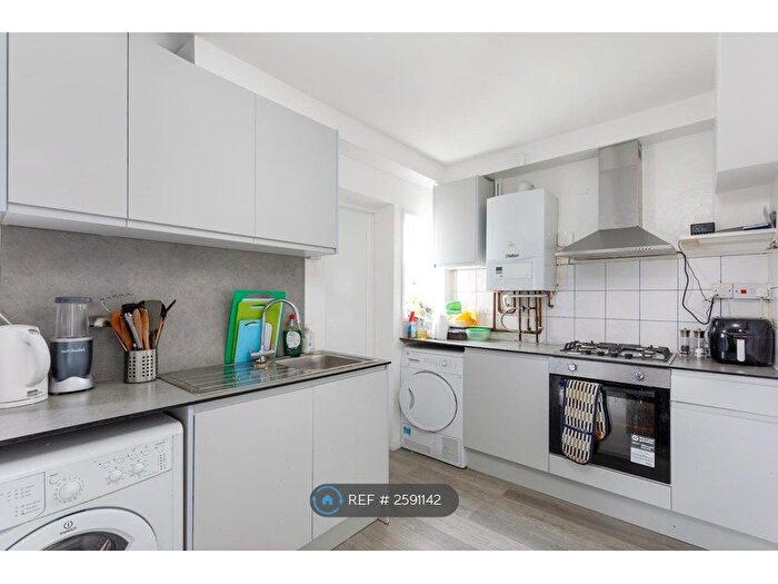 4 Bedroom Semi-Detached House To Rent In Medmerry Hill, Brighton, BN2