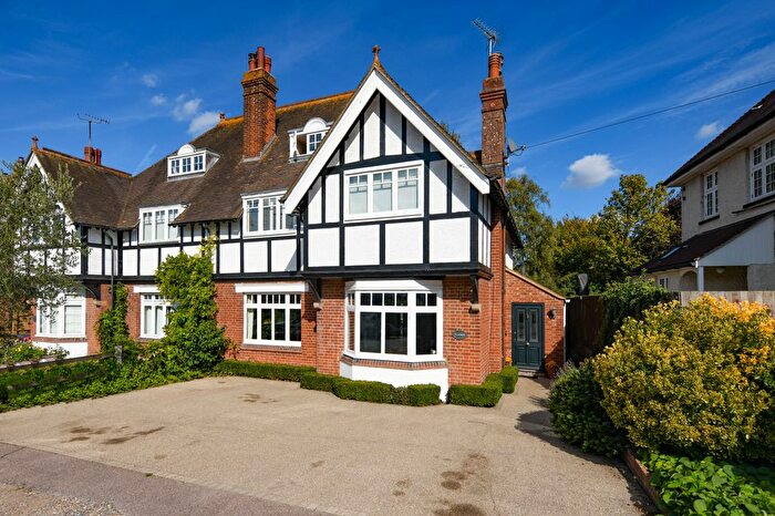 3 Bedroom Semi-Detached House For Sale In Burleigh Road, Charing, TN27